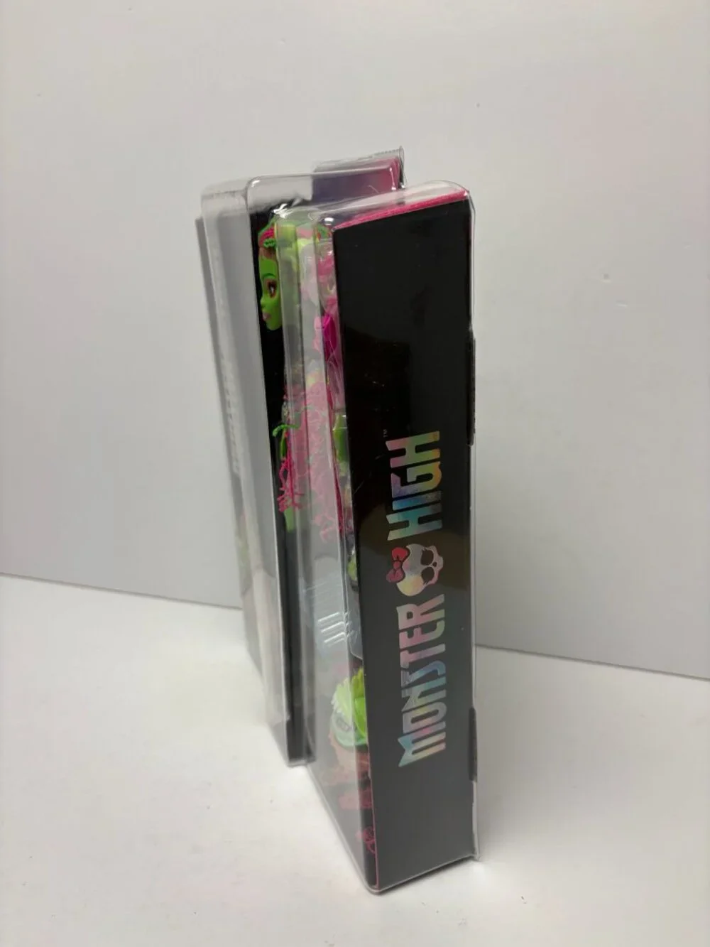 Monster High HRP81 Venus McFlytrap Fashion Doll with Pet Chewlian